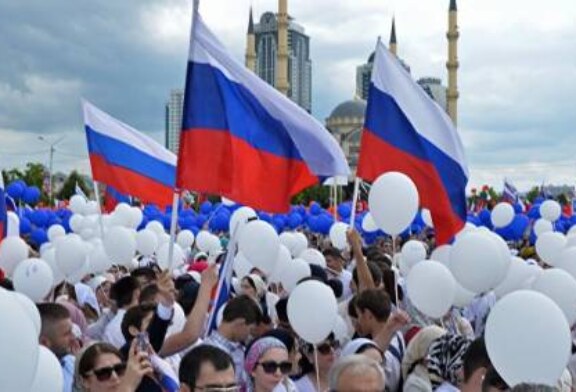 Число считающих себя патриотами россиян выросло до 92%, показал опрос