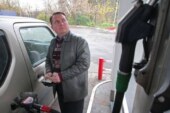 Реальная стоимость бензина из-за массового недолива АЗС составляет 55 рублей