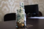 Эксперты: повышение НДС ударит по важнейшим отраслям экономики и зарплатам