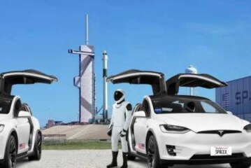 Космонавты прокатятся на электрокроссоверах Tesla по космодрому