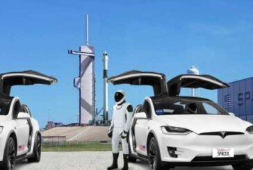 Космонавты прокатятся на электрокроссоверах Tesla по космодрому