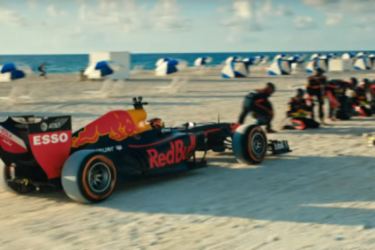 Гонщик Red Bull Racing пересек всю Америку на болиде «Формулы-1» (видео)