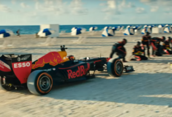 Гонщик Red Bull Racing пересек всю Америку на болиде «Формулы-1» (видео)