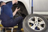 Водителям Москвы рекомендовали сменить летнюю резину на зимнюю