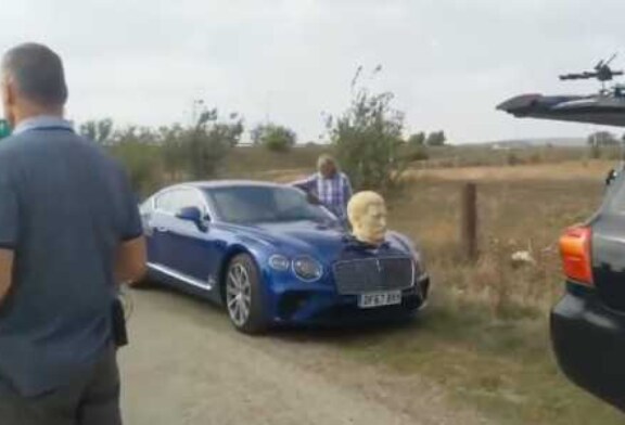 Джереми Кларксон разъезжает по Грузии с головой Сталина на капоте Bentley