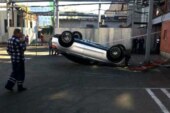 В Москве с многоэтажной парковки упал Mercedes с мигрантами (видео)