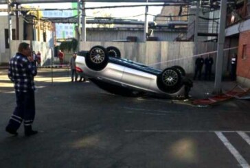 В Москве с многоэтажной парковки упал Mercedes с мигрантами (видео)