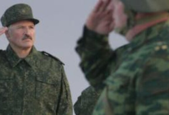 Беларусь: флаг и винтовку в каждый дом