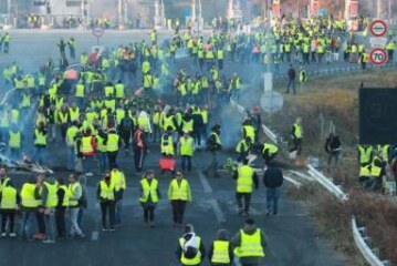 Цены на топливо и техосмотр во Франции заморожены. Почему беспорядки продолжаются?