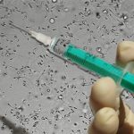 Мужчина в течение полутора лет безуспешно лечил боль в спине инъекциями спермы