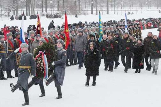 Память жертв блокады Ленинграда почтили в Петербурге