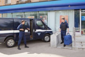 Фельдъегери нахватали рекордную сумму штрафов: теперь они могут парковаться бесплатно