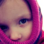 Многие родители применяют для детей научно необоснованные методы профилактики простуды