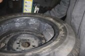 Житель Немана пытался ввезти в Литву 800 пачек сигарет в колесах своей Audi