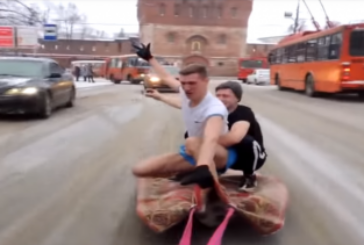 Блогеров, катавшихся на ковре по улицам города, нашли и оштрафовали