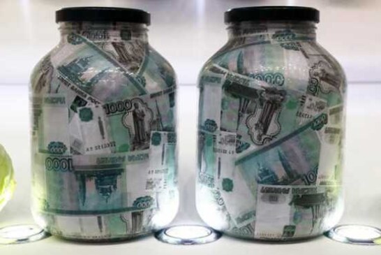 У россиян денег не осталось — только деревянные