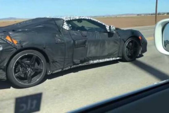Мокрые тесты Chevrolet Corvette: в сеть просочились снимки восьмого поколения суперкара
