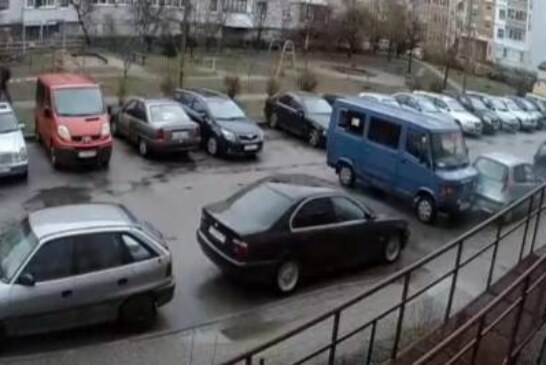 В Калининграде зафиксировали восстание машин: фургон тронулся с места и сгорел