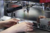 Ученые рассчитали оптимальную дозу кофе для улучшения тренировок