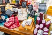 Lush уходит из соцсетей в Британии. Почему?