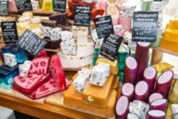 Lush уходит из соцсетей в Британии. Почему?