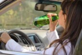Арестованную пьяную автоледи из полиции приехал вызволять пьяный друг
