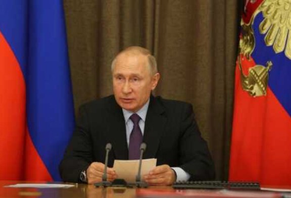 Путин уволил двух связанных с делом Голунова генералов