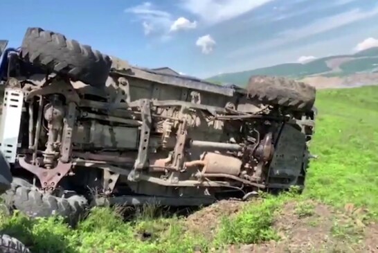 Очевидцы сняли шокирующее падение джипа с сопки во Владивостоке (видео)