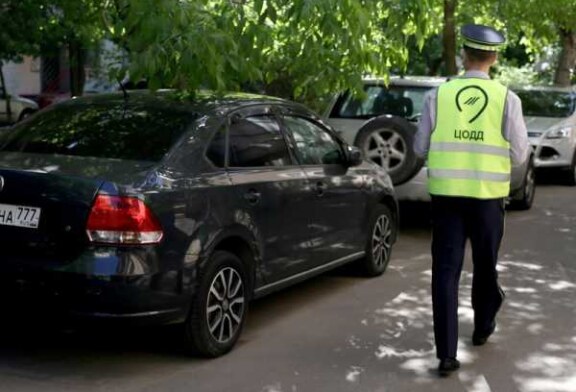 В Москве появились парковочные лжеинспекторы: как отличить самозванца?