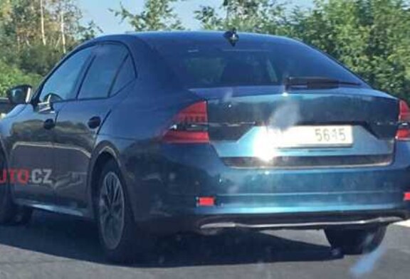 Прототип лифтбэка Skoda Octavia попался в странном камуфляже