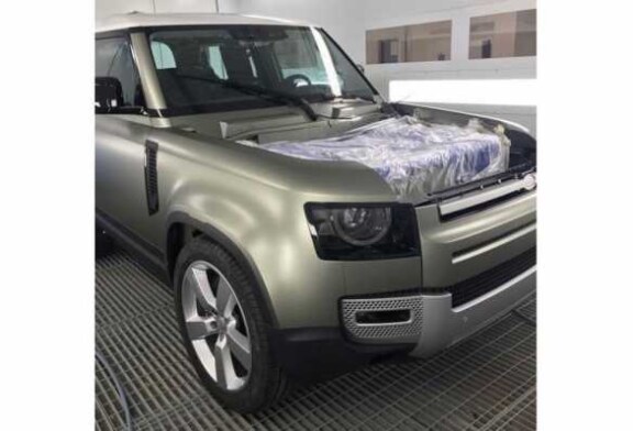 Возрожденный Defender показался без камуфляжа