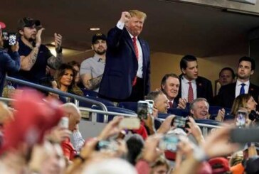 Зрители бейсбольного матча в США призвали отправить Трампа за решетку