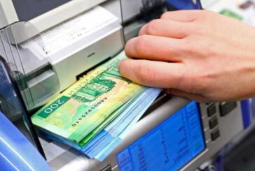 Рубль девальвируют, чтобы раздать населению больше «деревянных» денег