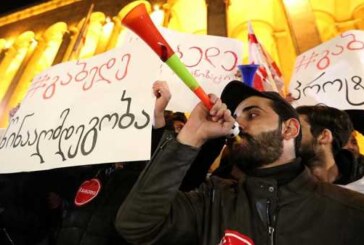 Оппозиционеры не дали президенту Грузии поужинать в ресторане