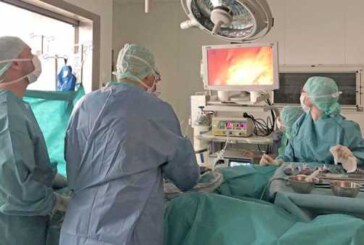 Российские и немецкие врачи провели показательную операцию во время симпозиума