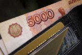 Путин пообещал обдумать увеличение МРОТа на сумму подоходного налога