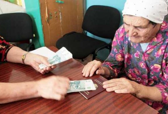«Пенсии повышать нельзя, старики деньги в кубышку спрячут»