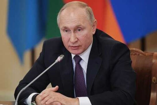 Путин поздравил россиян с Днем энергетика