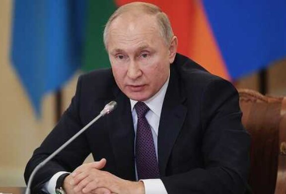 Путин поздравил россиян с Днем энергетика