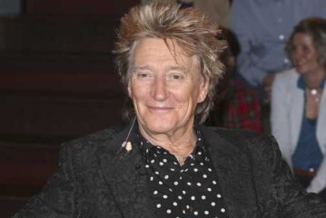 В США арестовали 74-летнего Рода Стюарта за нападение на детской вечеринке