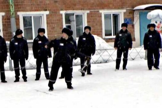 Заключенный омской колонии побил собственный рекорд по метанию валенка