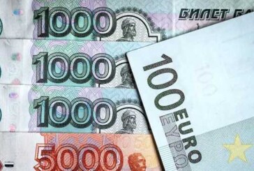 Курс рубля вырос по отношению к доллару и евро
