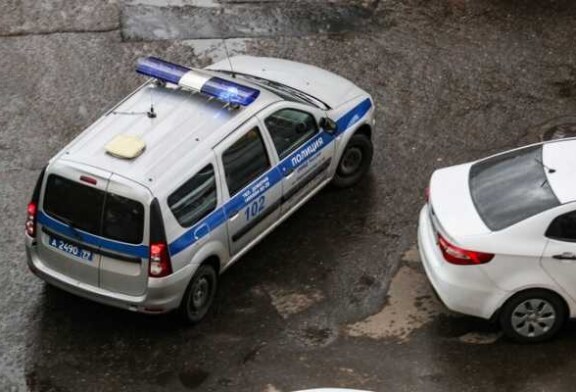 В Москве банда устроила стрельбу возле автосалона и спалила 10 машин