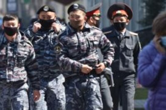 «Это удар»: как страны борются с коронавирусом, а побеждают оппозицию