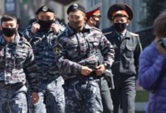 «Это удар»: как страны борются с коронавирусом, а побеждают оппозицию
