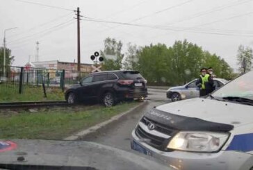 В Томске ребенок угнал кроссовер, чтобы прокатить 4-летнюю сестру: ГИБДД устроила эпичную погоню (видео)