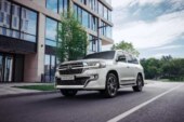 Toyota начала продажи обновленного Land Cruiser 200 Executive Lounge