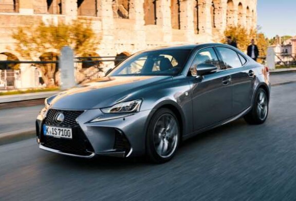 Lexus делает ставку на кроссоверы: прощайте седаны и хэтчи