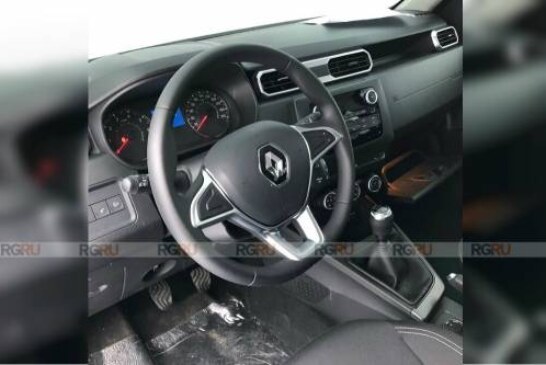 В сети появились фото салона российского Renault Duster 2
