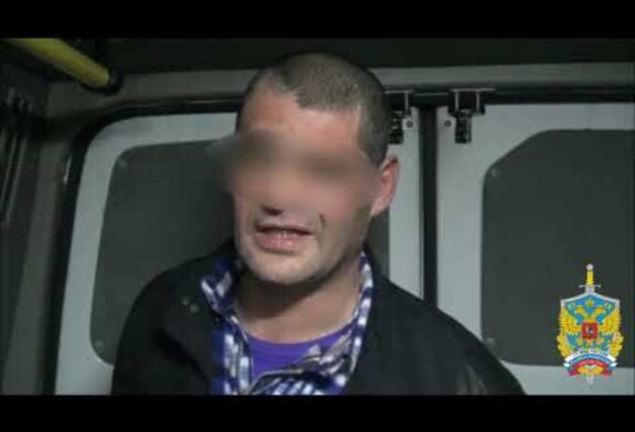 Мужчина с топором искромсал 12 машин на парковке (видео)